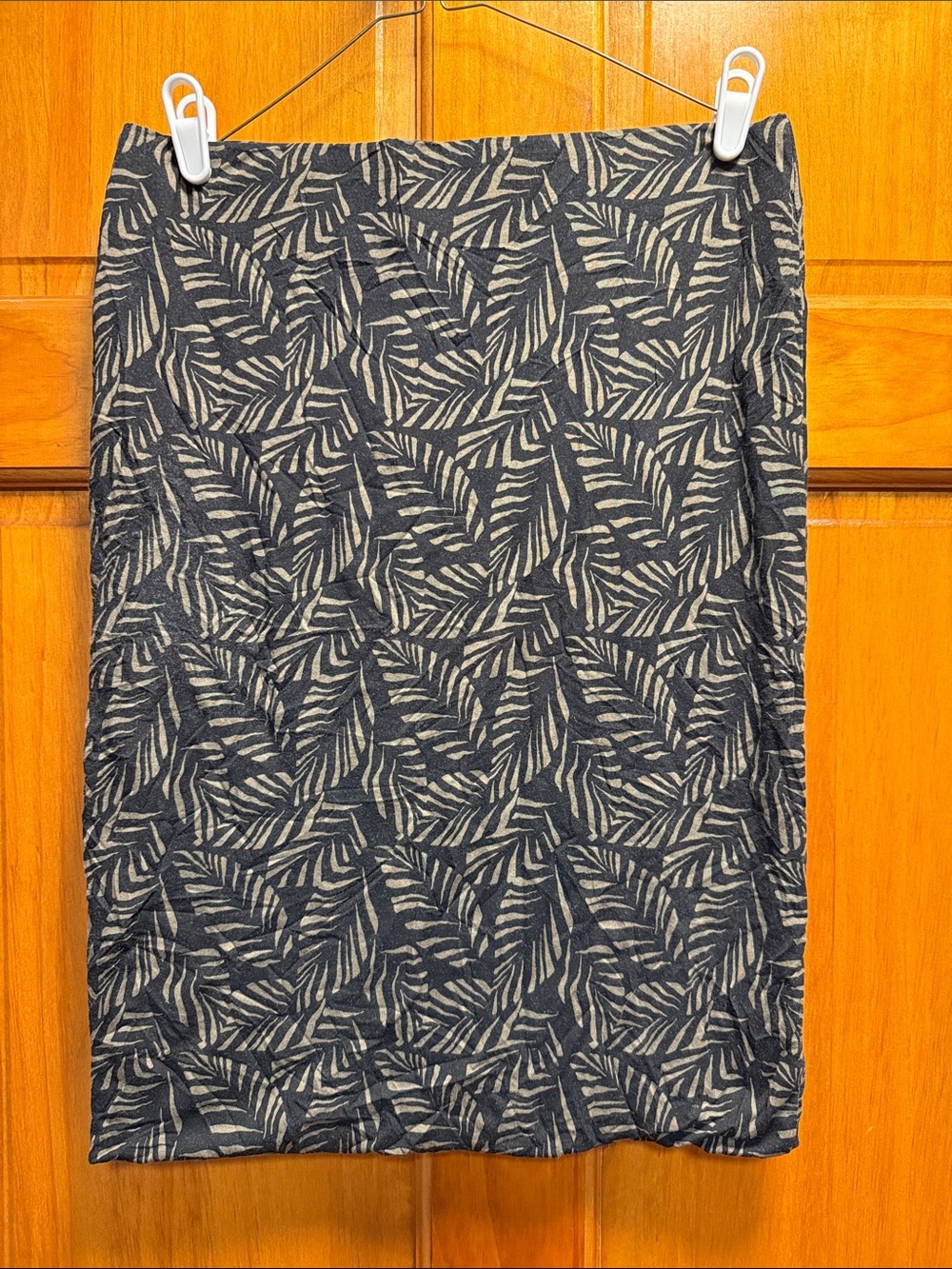 Leaf-Print Pencil Skirt in Black and Bronze